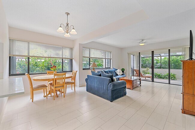 Building Photo - 811 Oak Harbour Dr