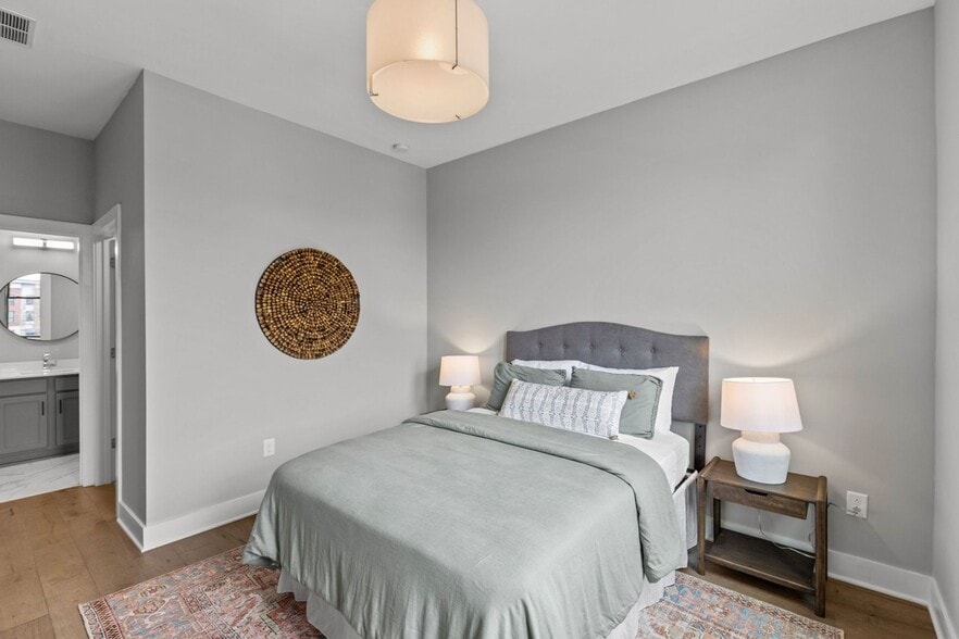 Building Photo - 2401 Euclid Ave