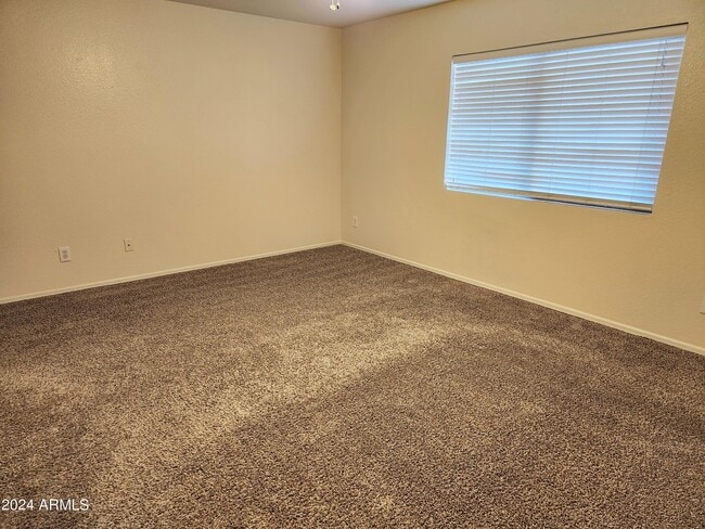 Building Photo - 15923 W Post Dr