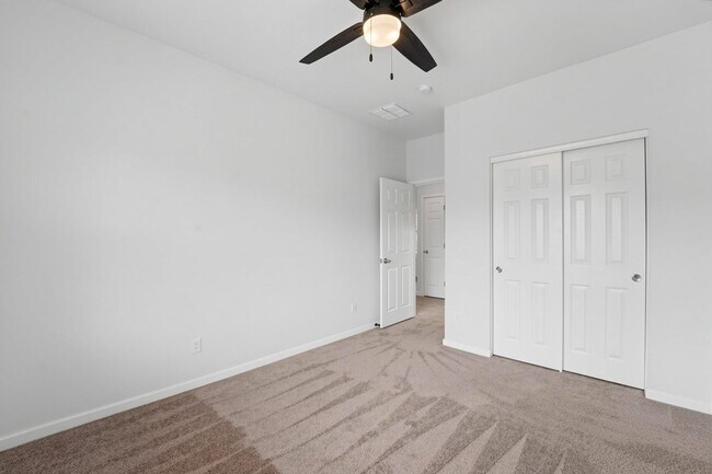 Building Photo - 16054 W Shangri La Rd