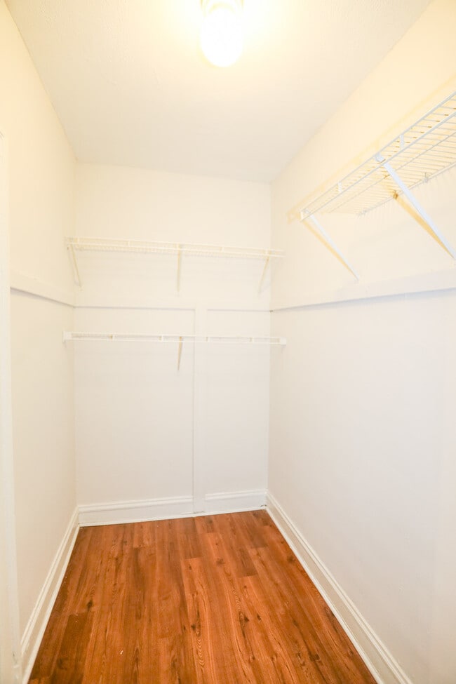 Building Photo - 5210 S Woodlawn Ave