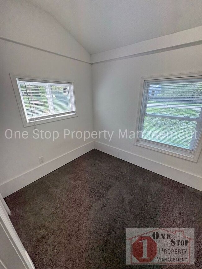 Building Photo - Gorgeous 4 Bedroom, 2 Bath in Independence!