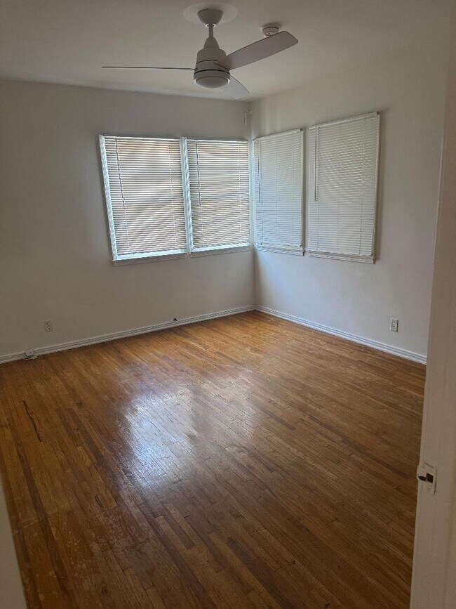Building Photo - 1532 S Beverly Dr