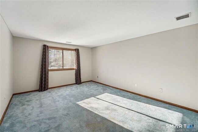 Building Photo - 17 Oak Forest Dr