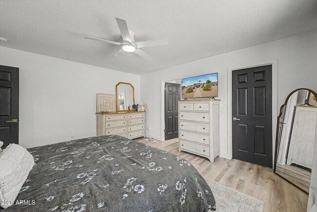 Building Photo - 5140 E Poinsettia Dr