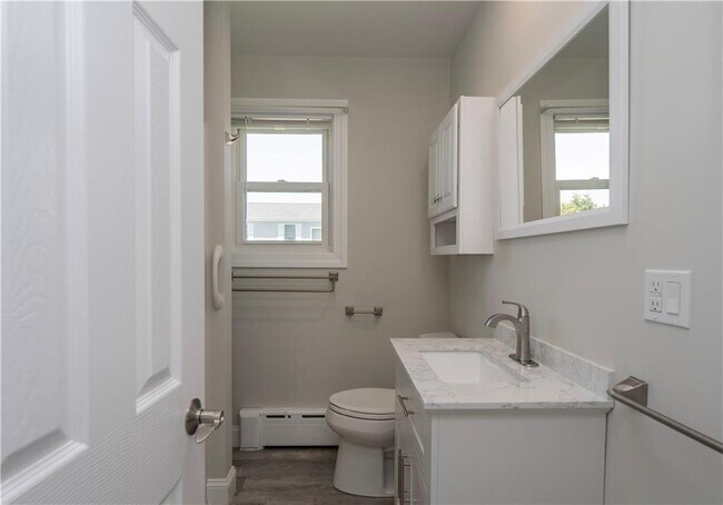 Building Photo - 40 Draper Ave