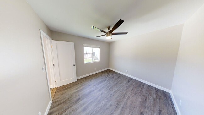 Building Photo - Beautiful home on Tipton with private yard!!