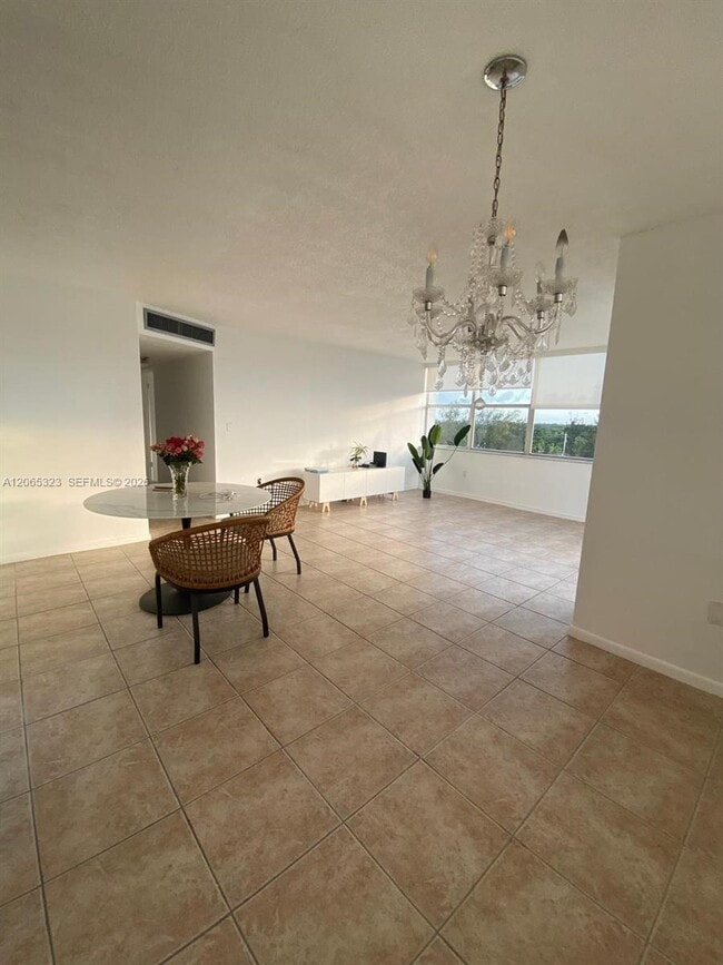 Building Photo - 1300 NE Miami Gardens Dr