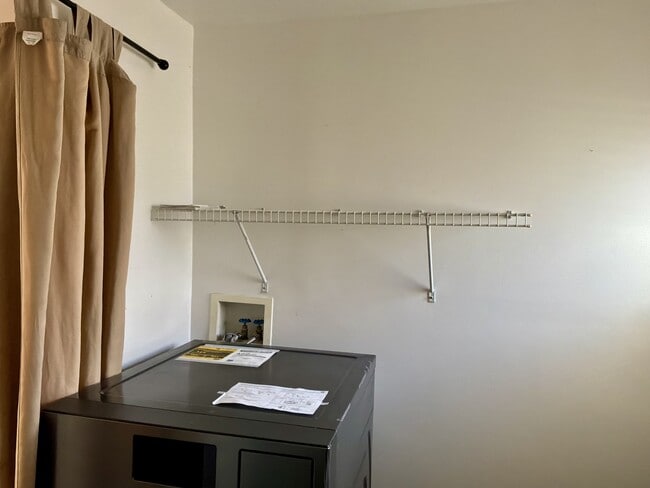 Building Photo - 385 Fir St