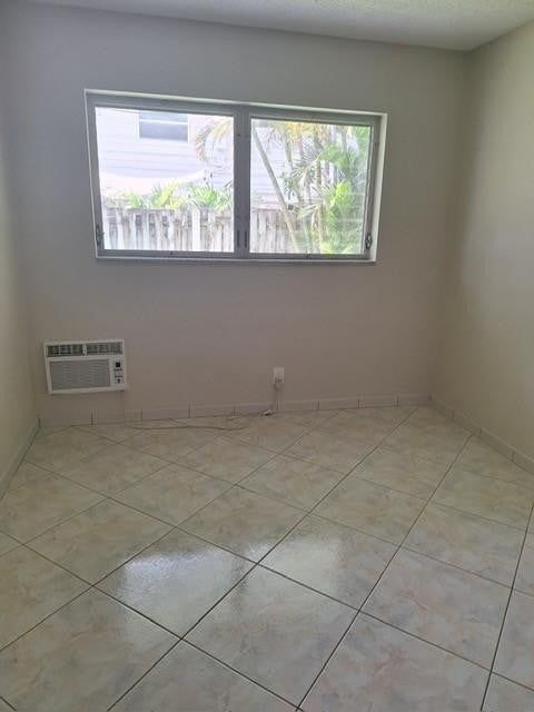Building Photo - 2020 NE 51st Ct