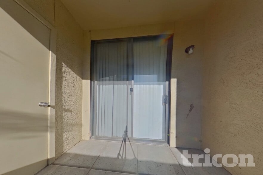 Building Photo - 4925 E Desert Cove Ave