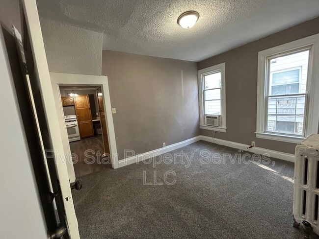 Building Photo - 206 N State St