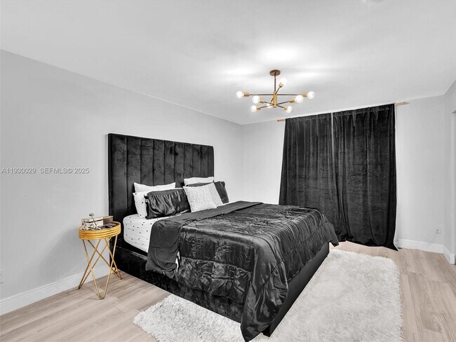 Building Photo - 6747 Sienna Club Dr