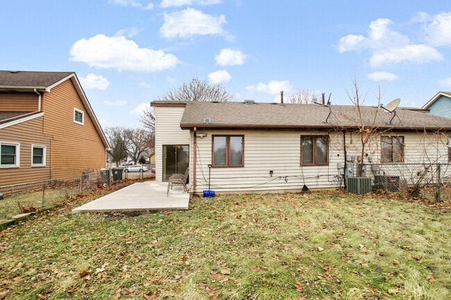 Building Photo - 3382 Fox Hill Rd