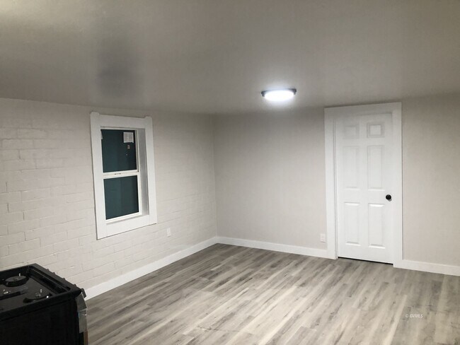 Building Photo - 1227 S Central Ave