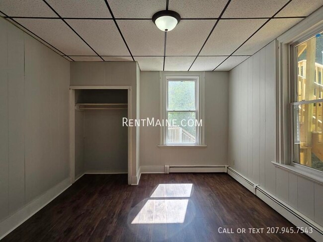 Building Photo - 139 Oak St