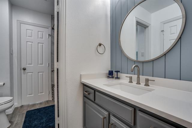 Building Photo - 611 Creekwood Ln