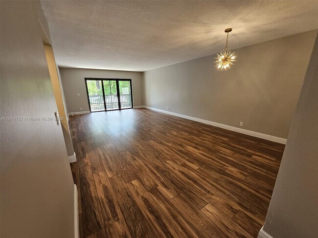Building Photo - 302 Lakeview Dr