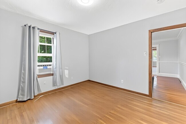 Building Photo - 99 Thorndike St