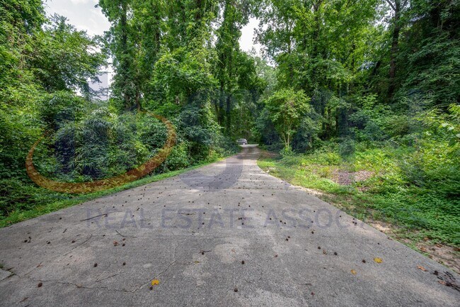 Building Photo - Cottage living in this 3-Bedroom, 3-Bath House with First Floor Master Bedroom!