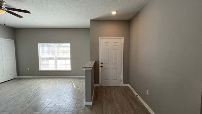 Building Photo - Spacious 3BD/2BA Palm Bay Home – Modern Comfort & Great Location!