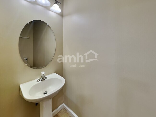 Building Photo - 2110 Thorn Hollow Ct