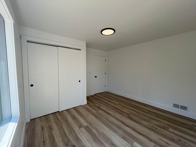 Building Photo - Charming NE Portland Apartment Near Parks, Shops & Transit