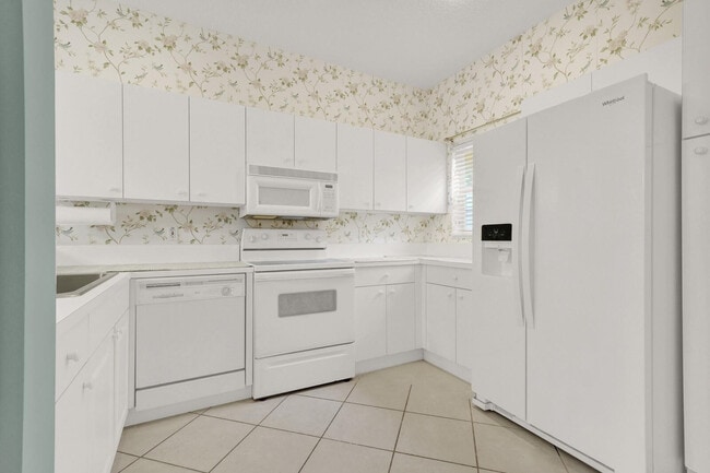 Building Photo - 10120 Boca Palm Dr