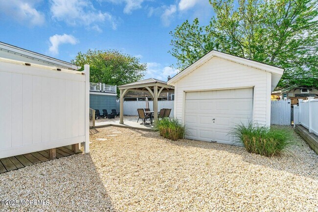Building Photo - 124 Mathis Dr