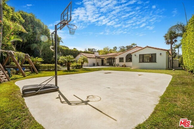 Building Photo - 114 S Layton Dr