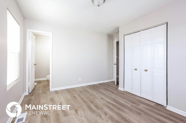 Building Photo - 413 N Seminole Dr