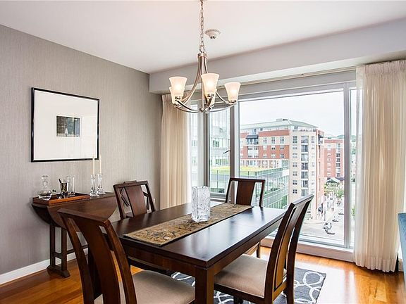 Building Photo - "Chic 1-Bedroom Urban Retreat with Granite...