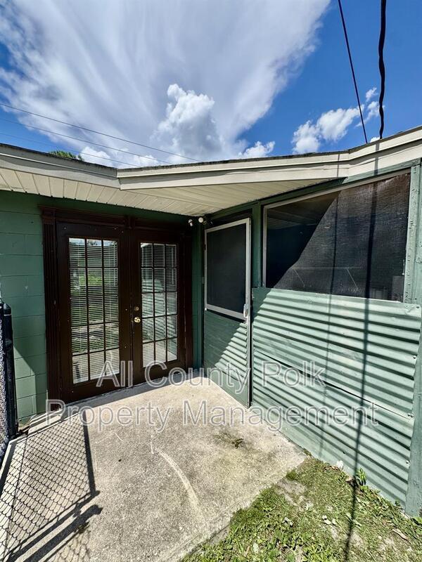 Building Photo - 2415 S Crystal Lake Dr