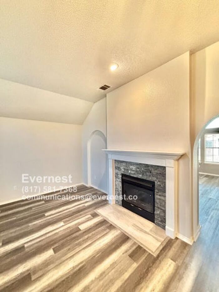 Building Photo - 1608 Willow Creek