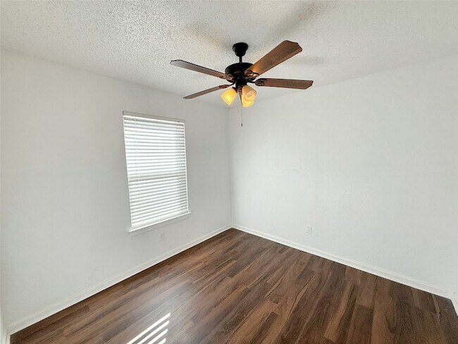 Building Photo - 1713 River Birch Dr