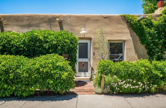 Building Photo - 573 W San Francisco St