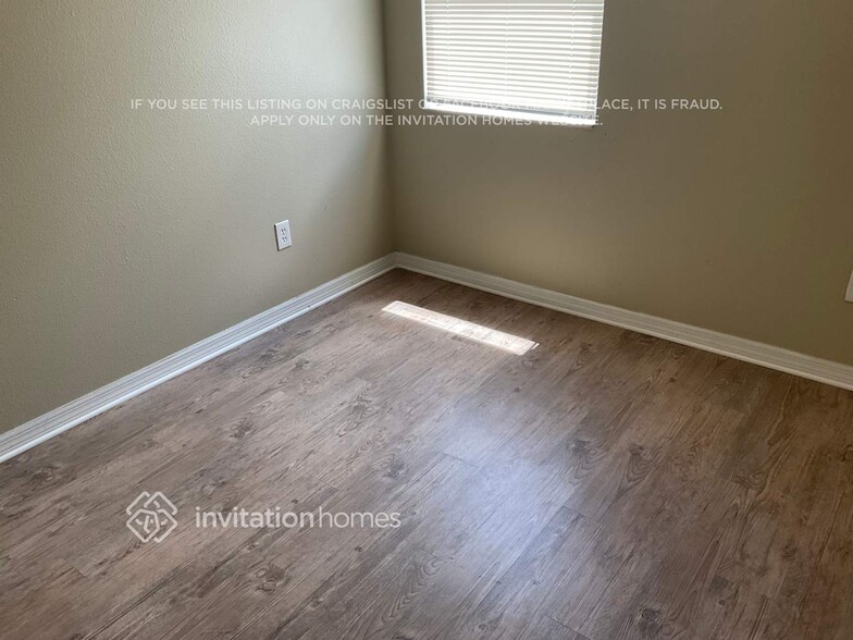 Building Photo - 11250 Creek Haven Dr
