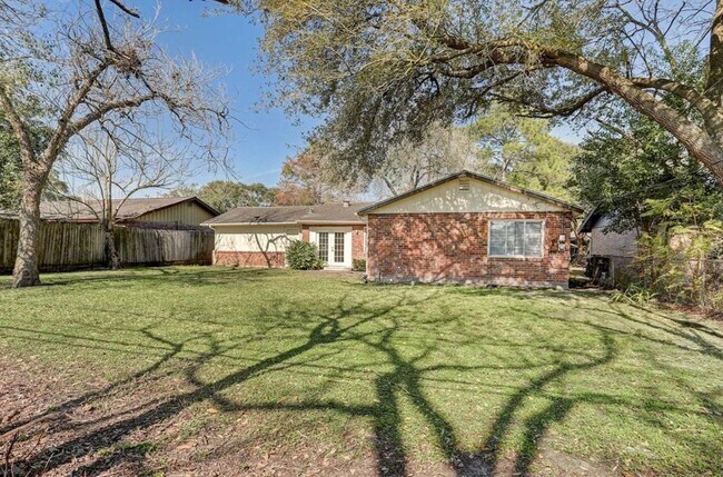 Building Photo - 5615 Arboles Dr