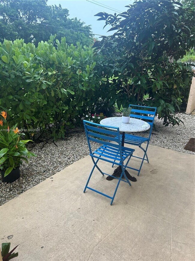 Building Photo - 8837 NE 4th Avenue Rd