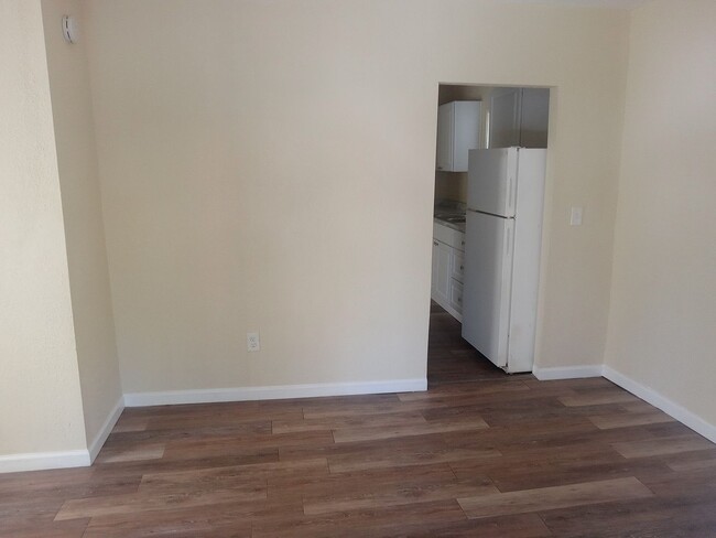 Building Photo - MOVE In now - Cottage in St. Pete for Rent