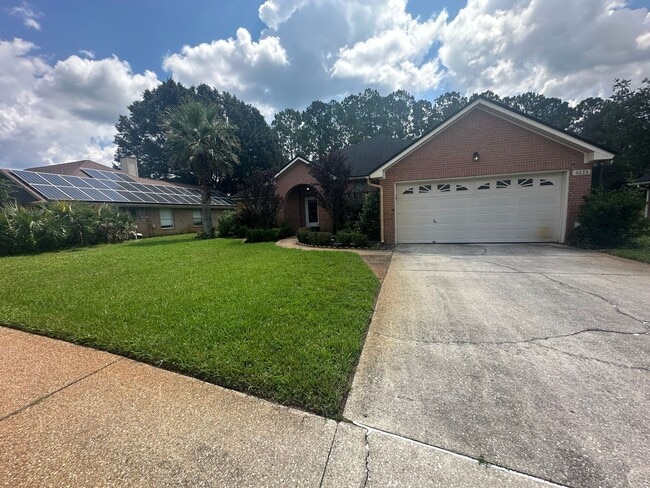Building Photo - Sprawling Brick Home, Beautiful Water View...
