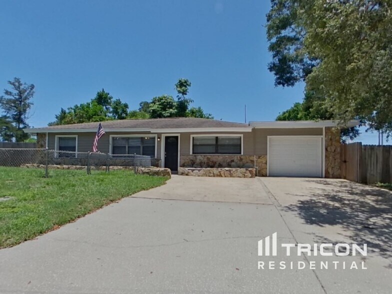 Primary Photo - 2258 Lake Dr