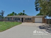 Building Photo - 2258 Lake Dr
