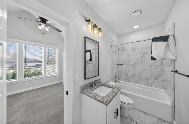 Building Photo - 1140 Hope St