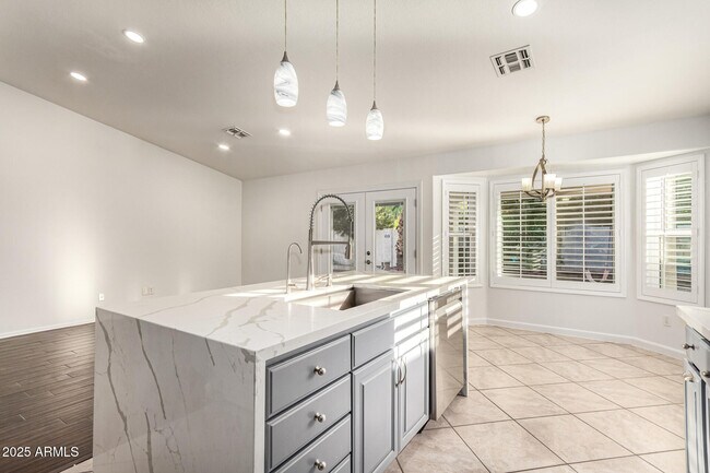 Building Photo - 1825 E Arabian Dr