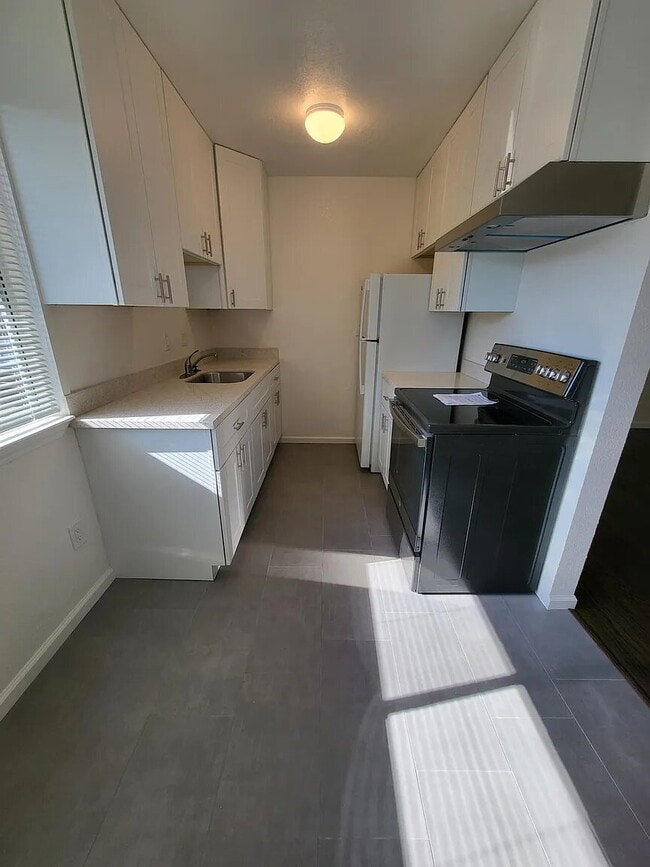Building Photo - "Charming Berkeley 1-Bedroom Apartment Retreat – Cozy 580 Sq Ft Living!"