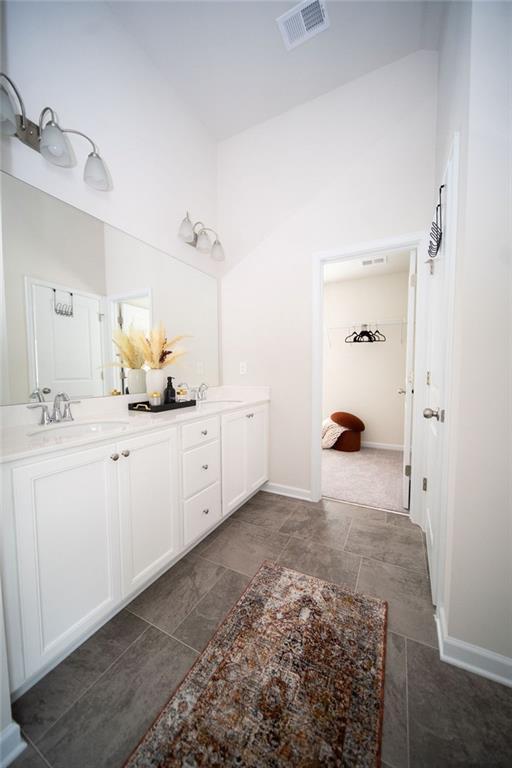 Building Photo - 585 River Gdns Dr