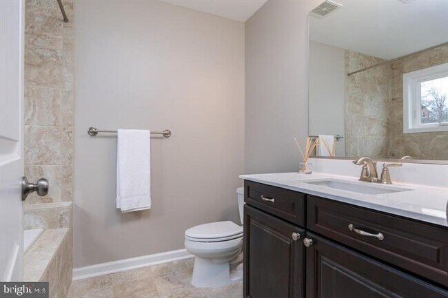 Building Photo - 1201 Regal Ln