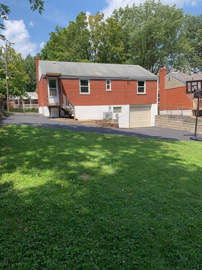 Building Photo - 2180 Townhill Rd