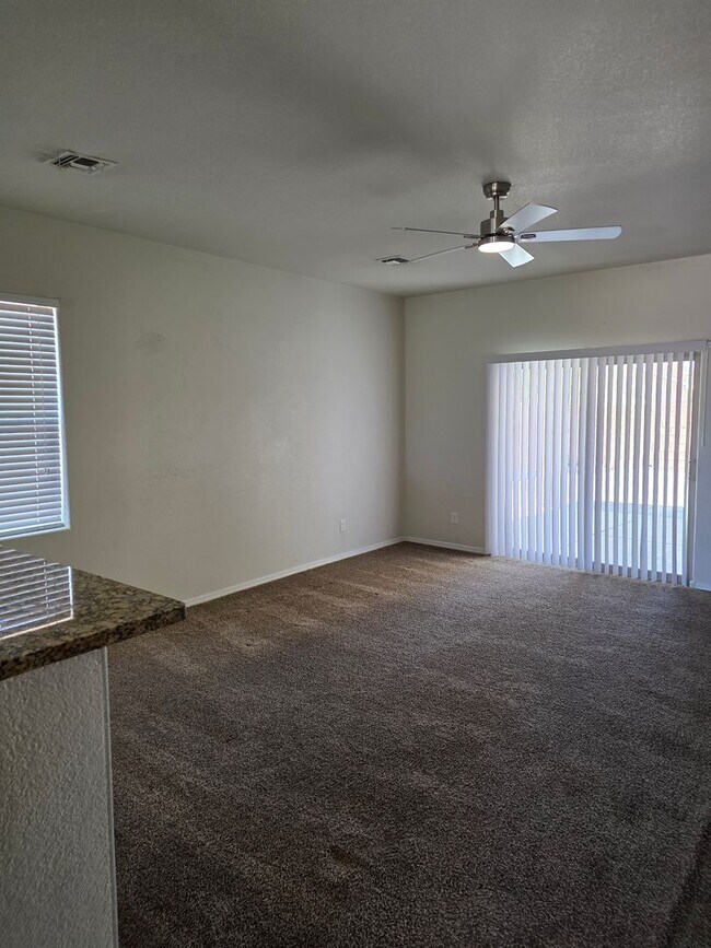 Building Photo - NW 3/BD 2/BA 2/CG Single Story